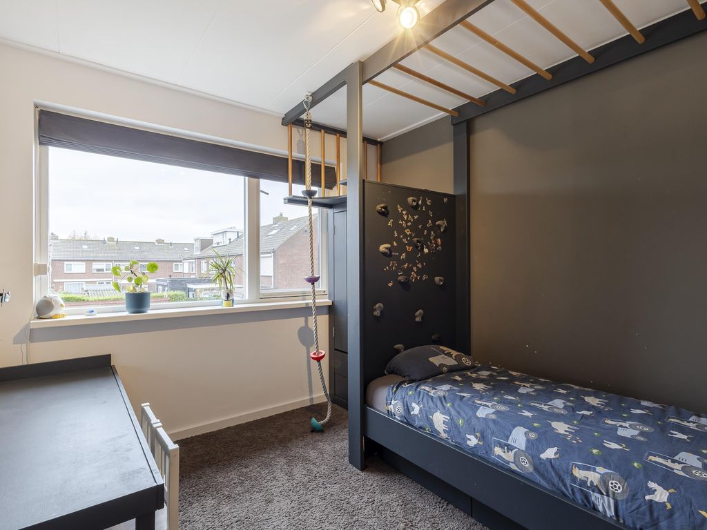 Juliana van Stolberglaan 49, GIESSENBURG