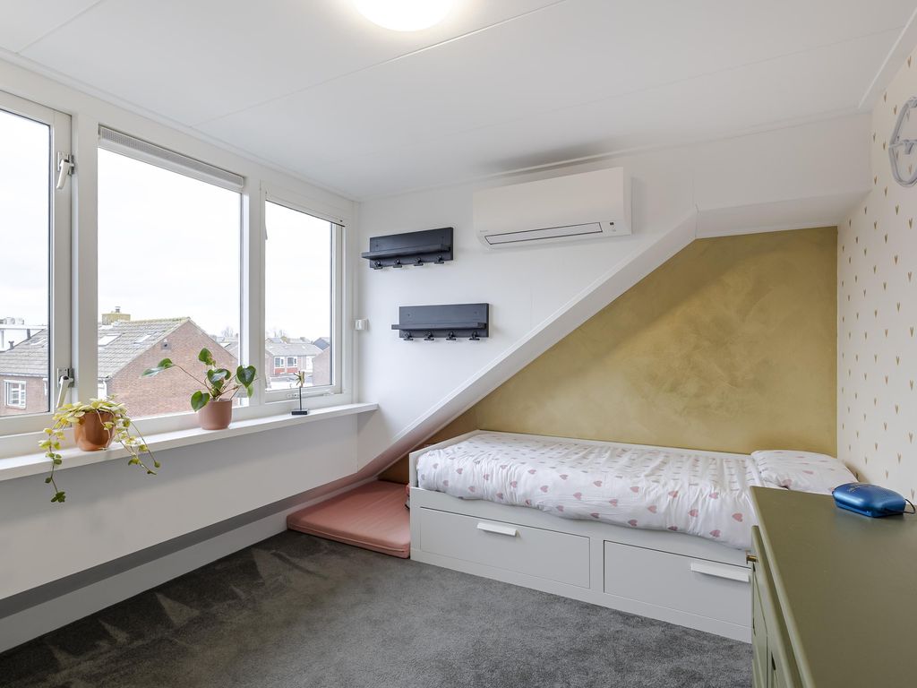 Juliana van Stolberglaan 49, GIESSENBURG