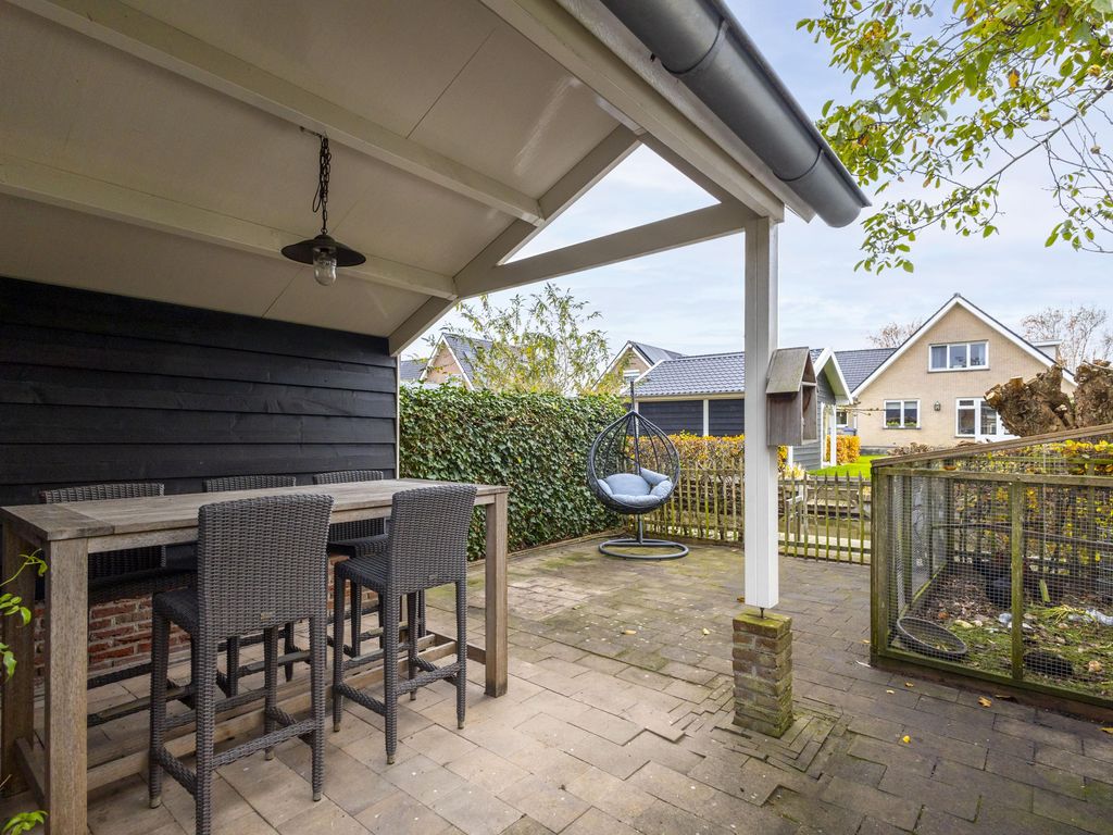 Juliana van Stolberglaan 49, GIESSENBURG