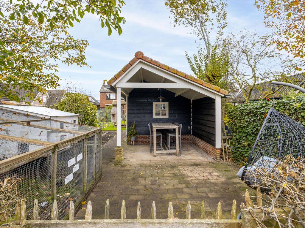 Juliana van Stolberglaan 49, GIESSENBURG