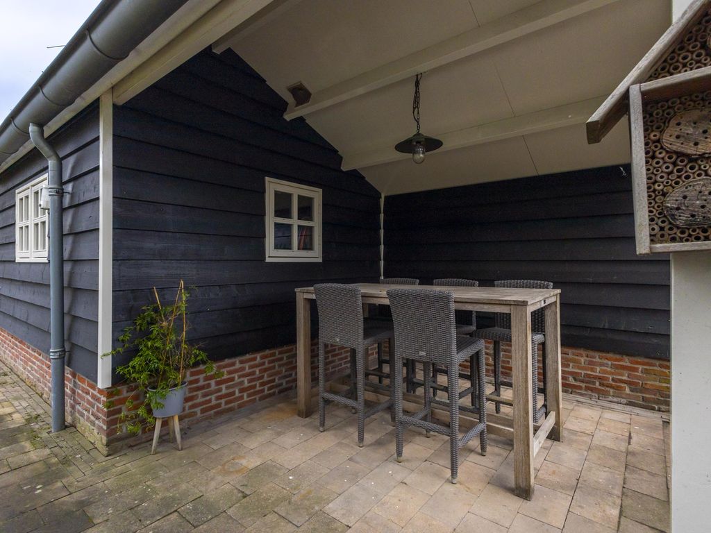 Juliana van Stolberglaan 49, GIESSENBURG