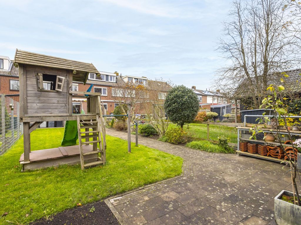 Juliana van Stolberglaan 49, GIESSENBURG