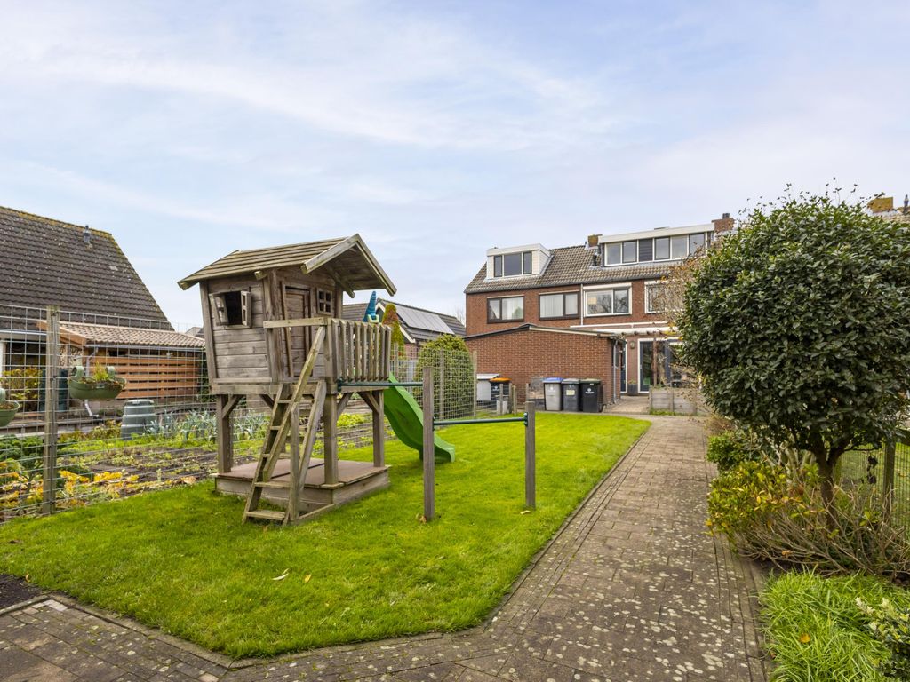 Juliana van Stolberglaan 49, GIESSENBURG