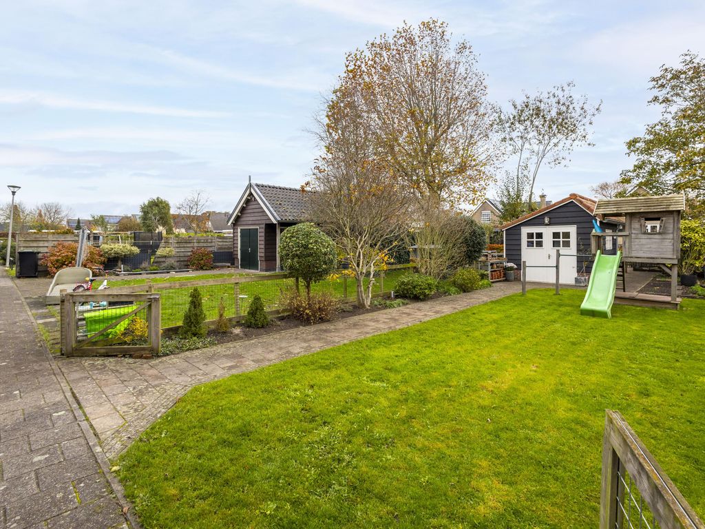 Juliana van Stolberglaan 49, GIESSENBURG