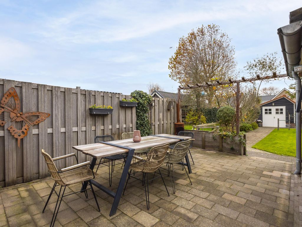 Juliana van Stolberglaan 49, GIESSENBURG