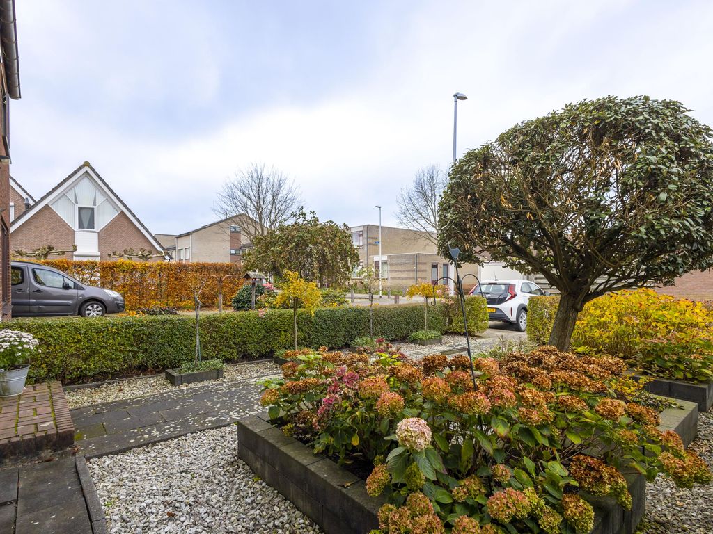 Juliana van Stolberglaan 49, GIESSENBURG