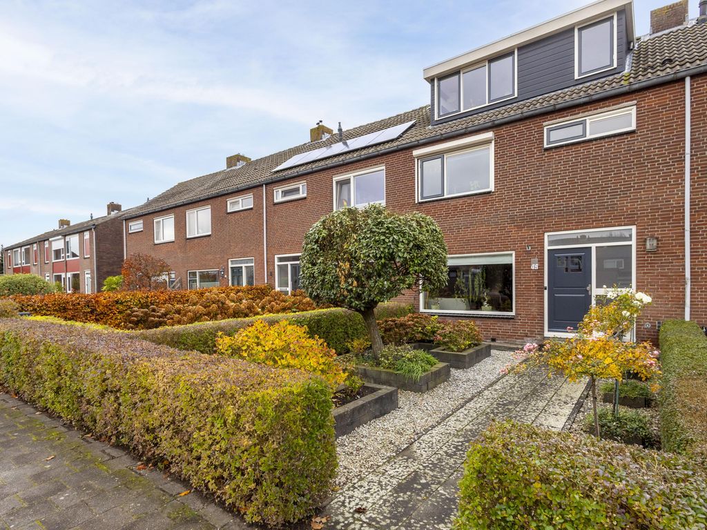 Juliana van Stolberglaan 49, GIESSENBURG