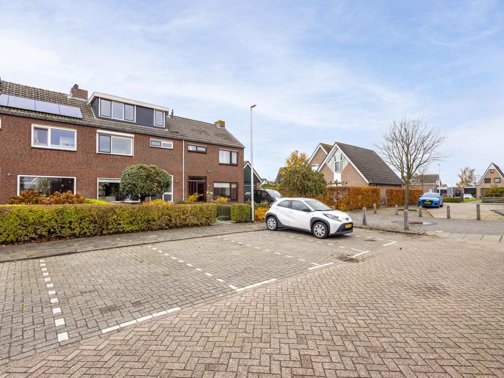 Juliana van Stolberglaan 49, GIESSENBURG