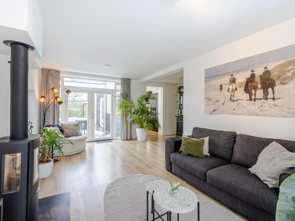 Oranjelaan 20, GIESSENBURG