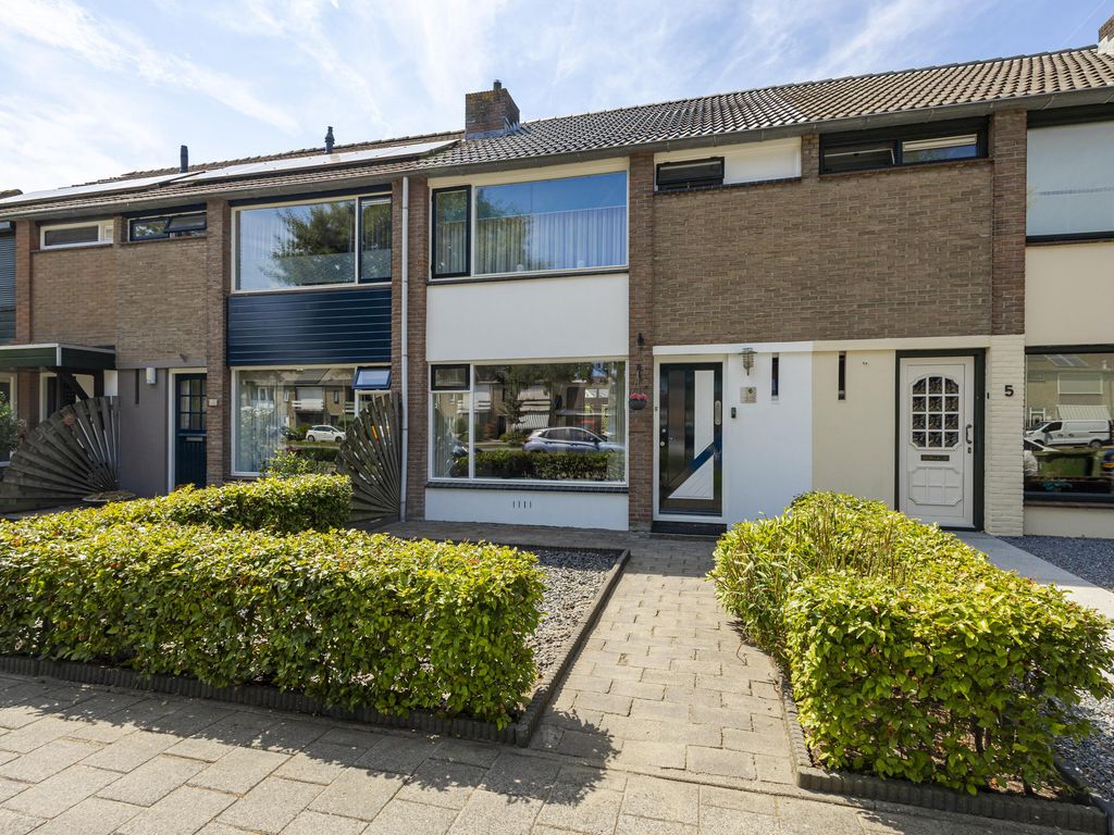 Burgemeester van der Bruggelaan 6, GIESSENBURG