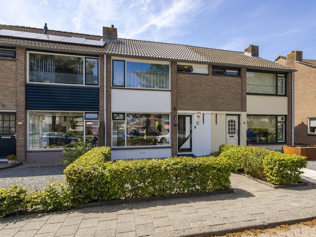 Burgemeester van der Bruggelaan 6, GIESSENBURG