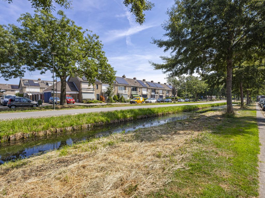Burgemeester van der Bruggelaan 6, GIESSENBURG