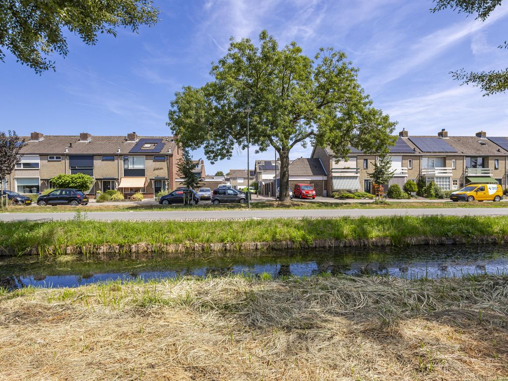 Burgemeester van der Bruggelaan 6, GIESSENBURG