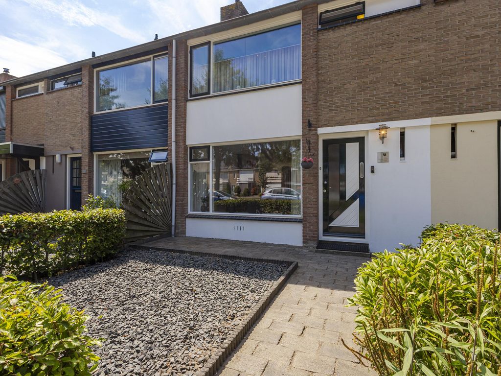 Burgemeester van der Bruggelaan 6, GIESSENBURG