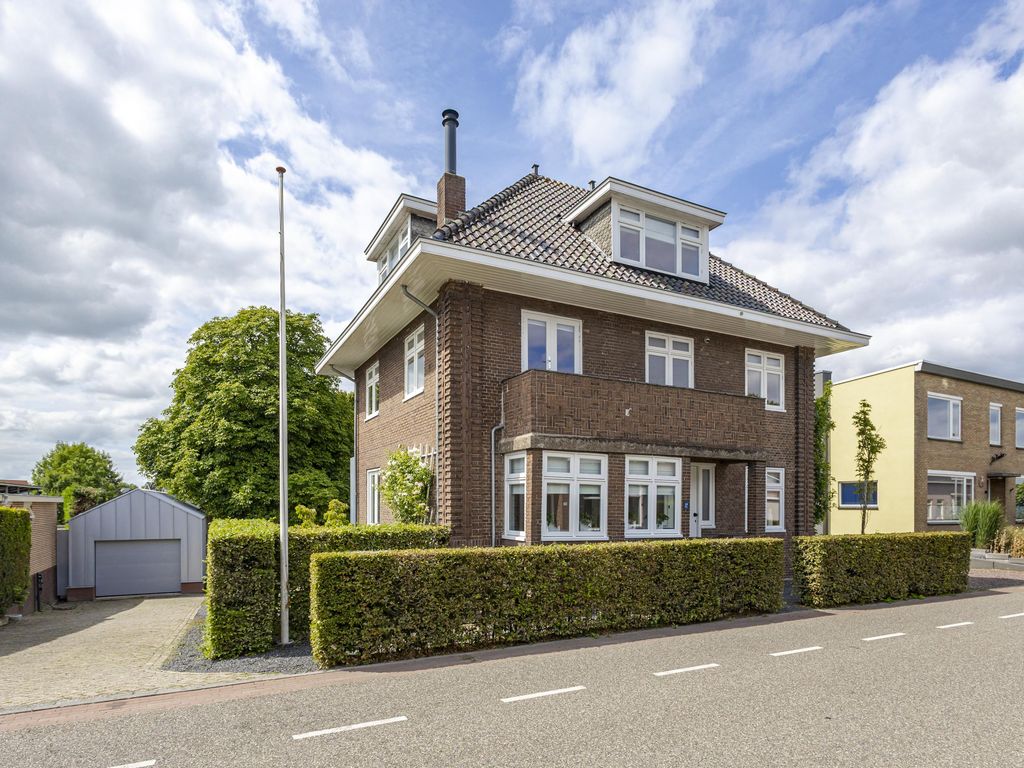 Bazeldijk 12, MEERKERK