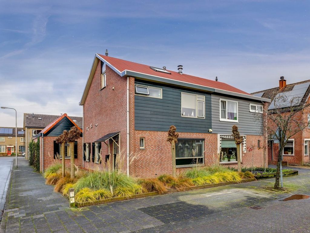 Den Hoef 1, AMEIDE