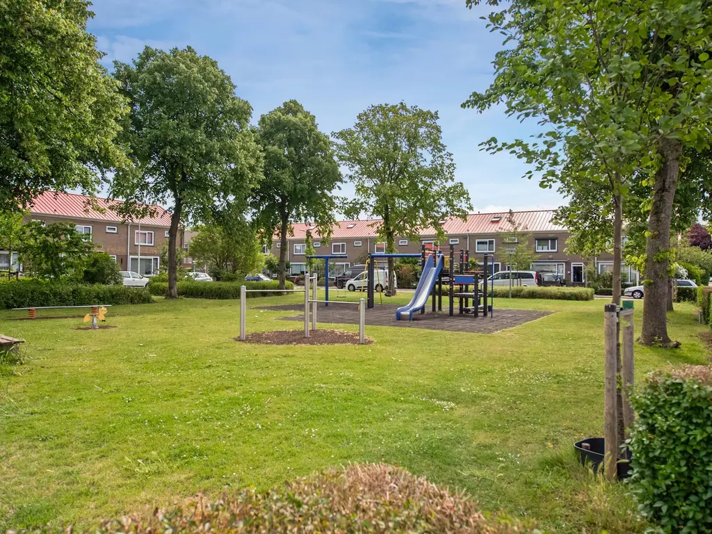 Het Tolland 96, WATERINGEN