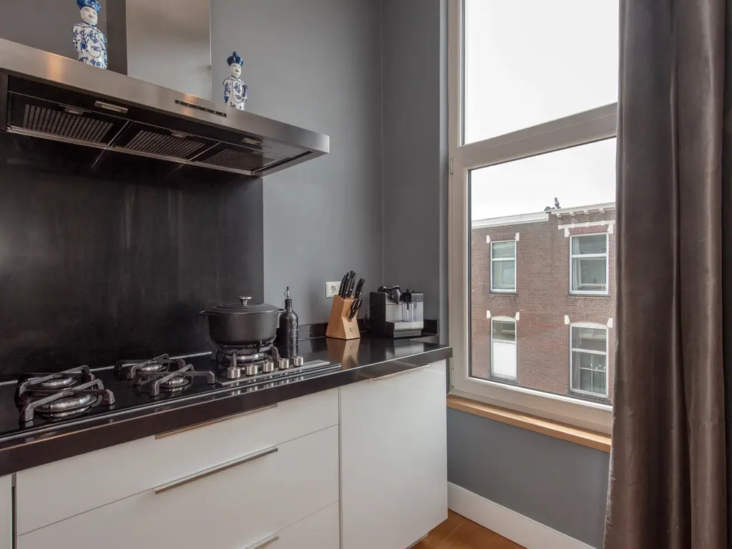 d'Aumeriestraat 8, 'S-GRAVENHAGE