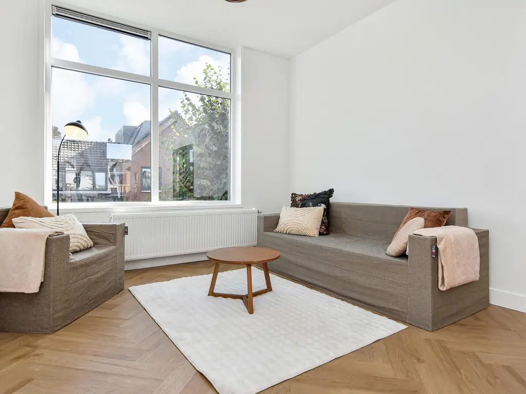 Oranjelust 2, VOORBURG