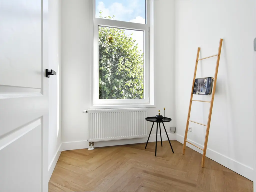 Oranjelust 2, VOORBURG