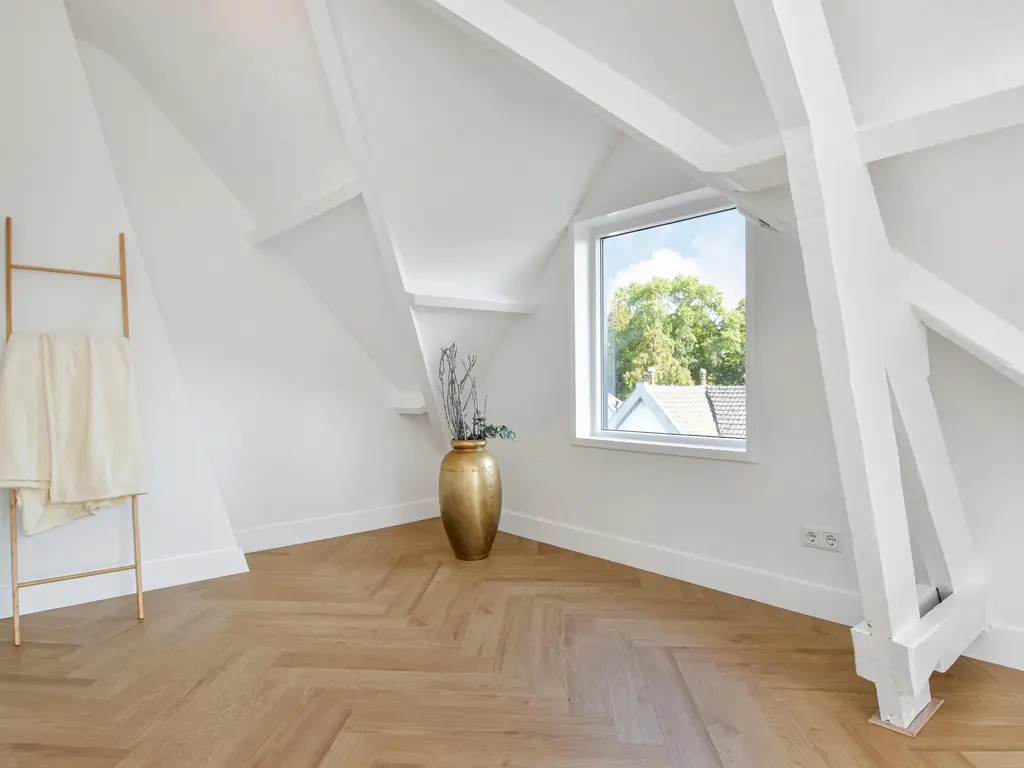 Oranjelust 2, VOORBURG
