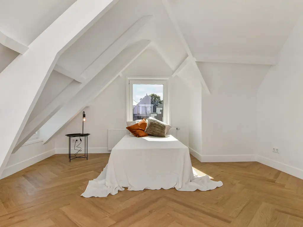 Oranjelust 2, VOORBURG