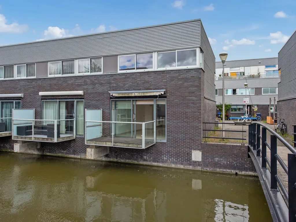 De Bruijnvaart 18, 'S-GRAVENHAGE