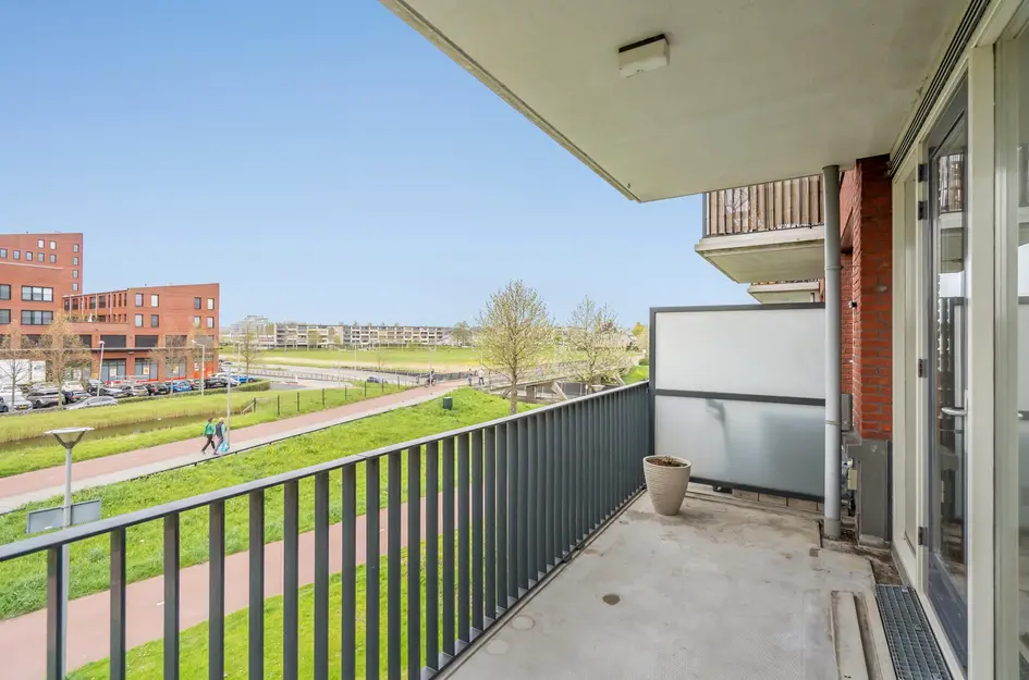 Harriët Freezerhof 25