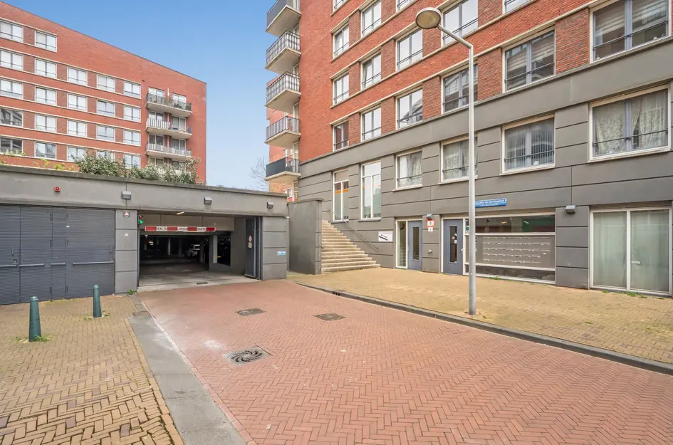 Harriët Freezerhof 25