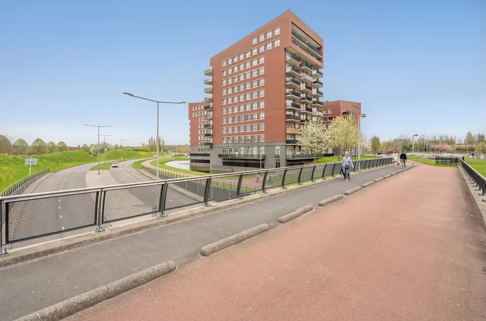 Harriët Freezerhof 25