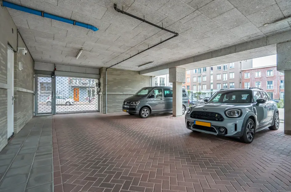 Van Ravesteijnkade 1