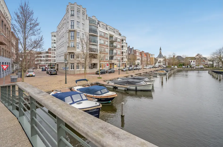 Van Ravesteijnkade 1