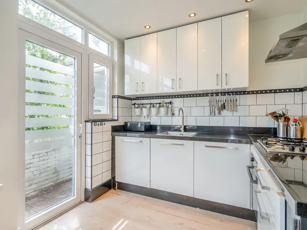 Rhenenstraat 38, 'S-GRAVENHAGE