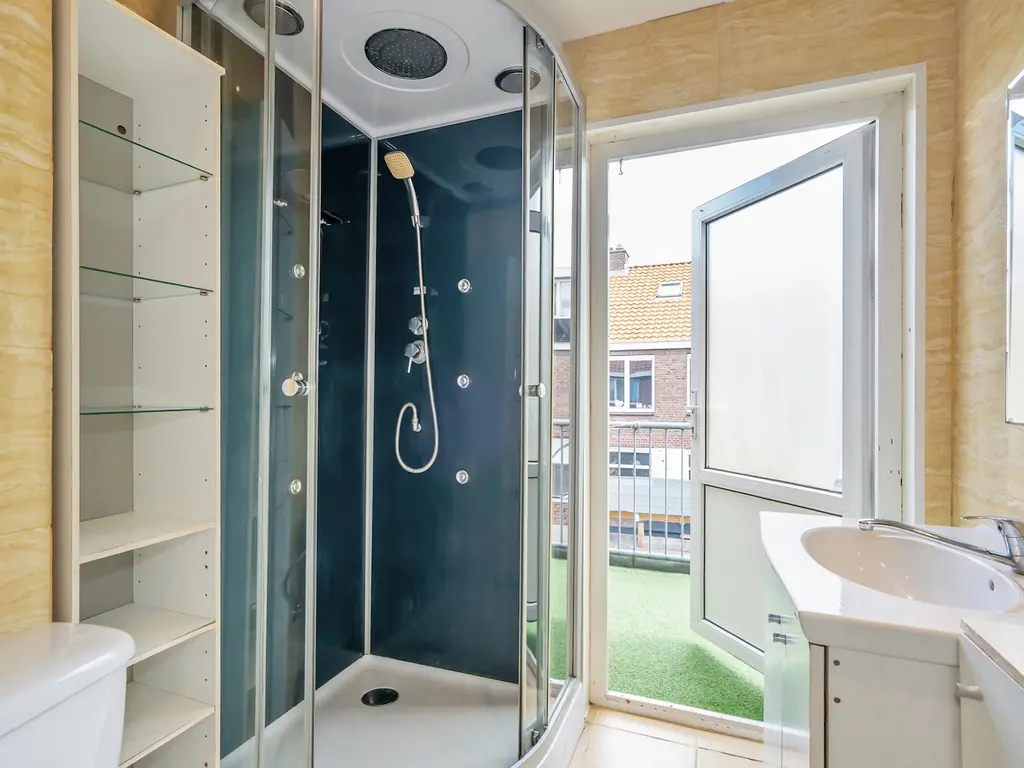 Van Vlotenstraat 26, 'S-GRAVENHAGE