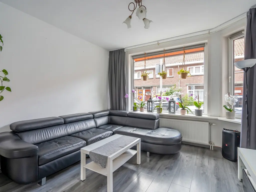 Van Vlotenstraat 26, 'S-GRAVENHAGE