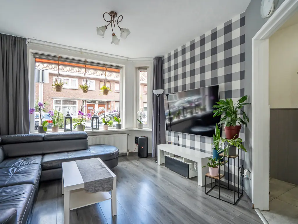 Van Vlotenstraat 26, 'S-GRAVENHAGE