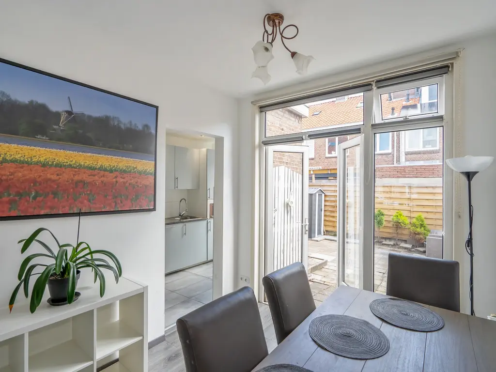 Van Vlotenstraat 26, 'S-GRAVENHAGE