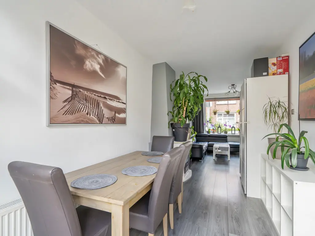 Van Vlotenstraat 26, 'S-GRAVENHAGE