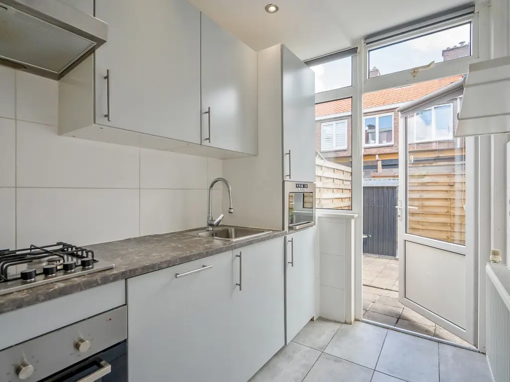 Van Vlotenstraat 26, 'S-GRAVENHAGE