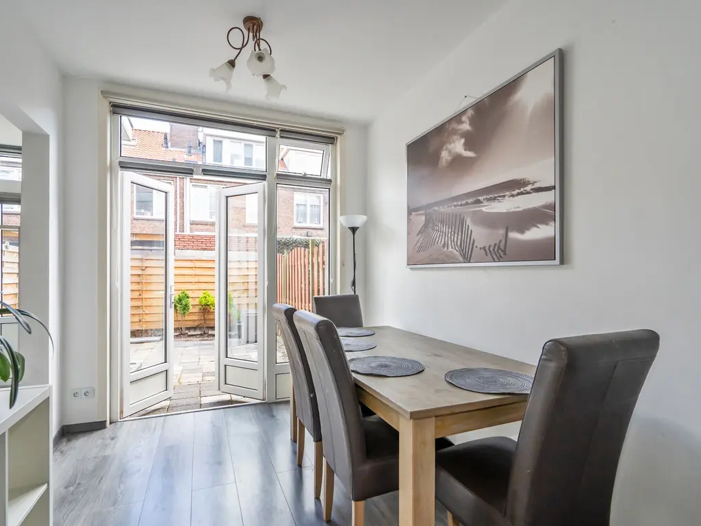 Van Vlotenstraat 26, 'S-GRAVENHAGE