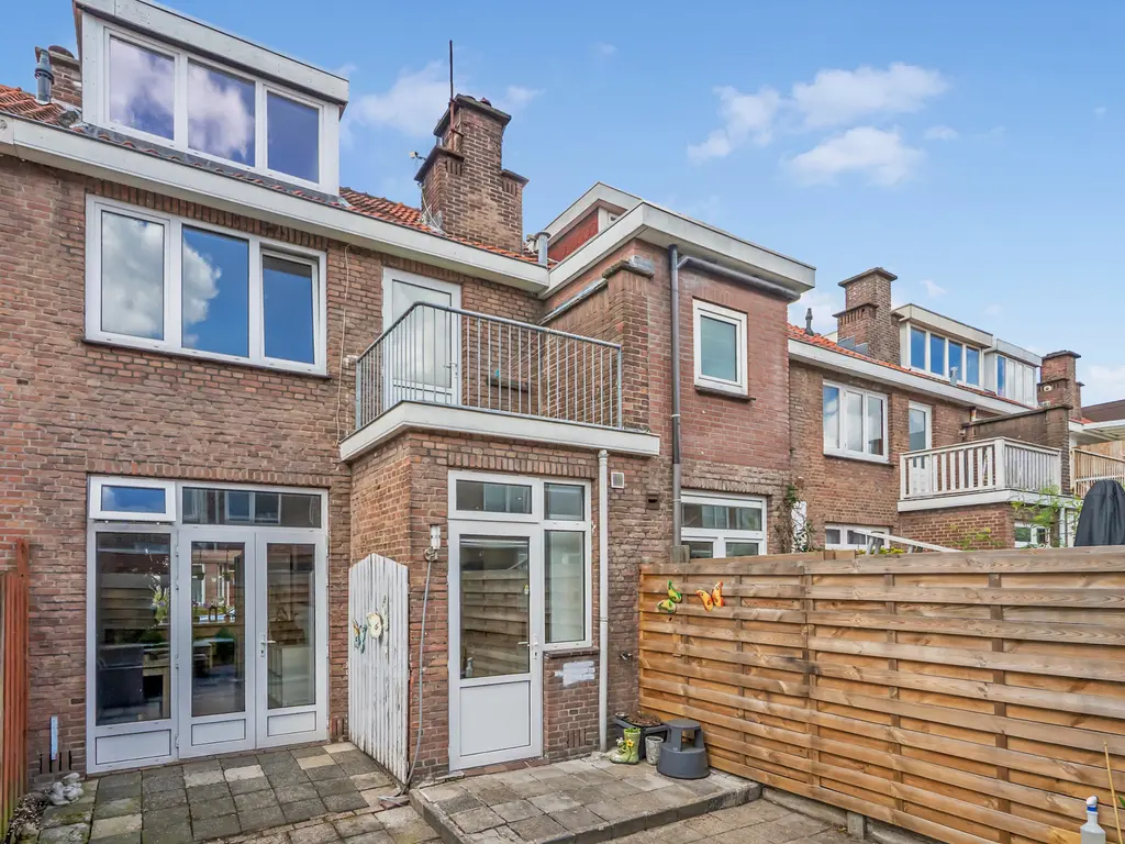 Van Vlotenstraat 26, 'S-GRAVENHAGE