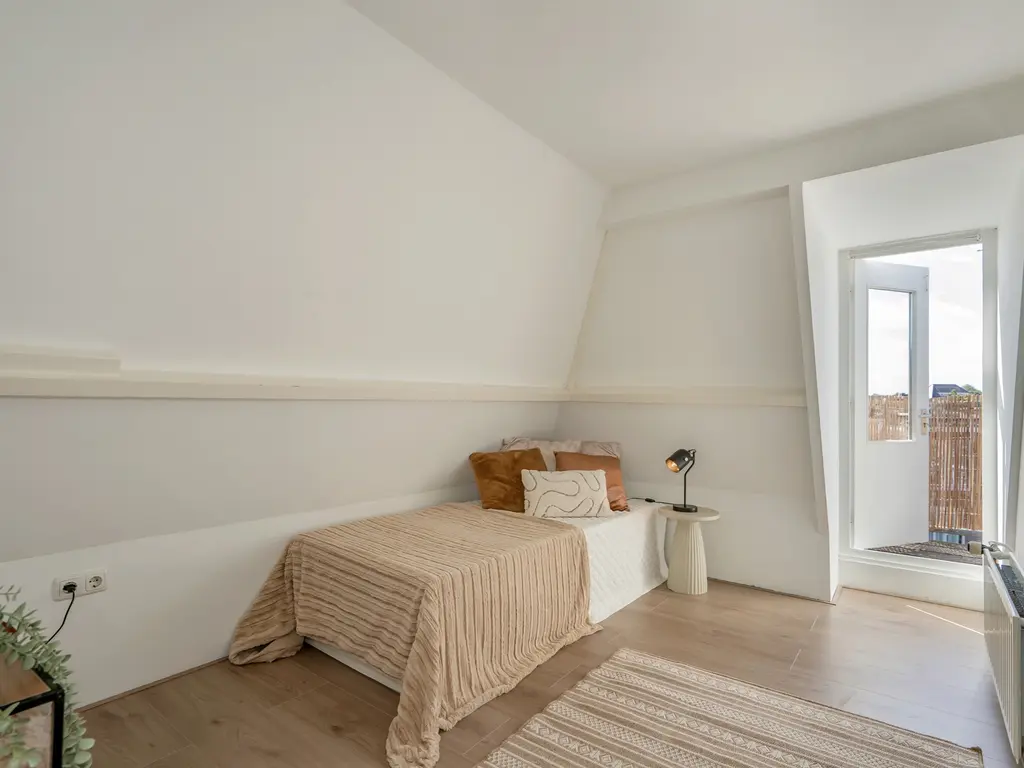 Edisonstraat 50B, 'S-GRAVENHAGE