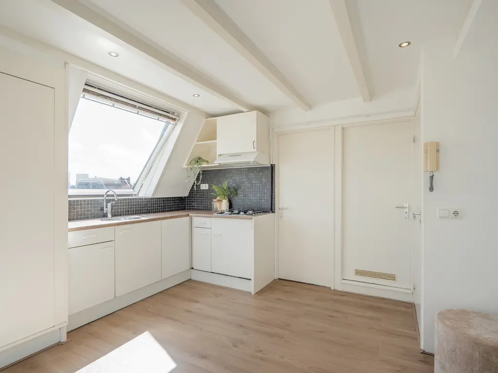 Edisonstraat 50B, 'S-GRAVENHAGE