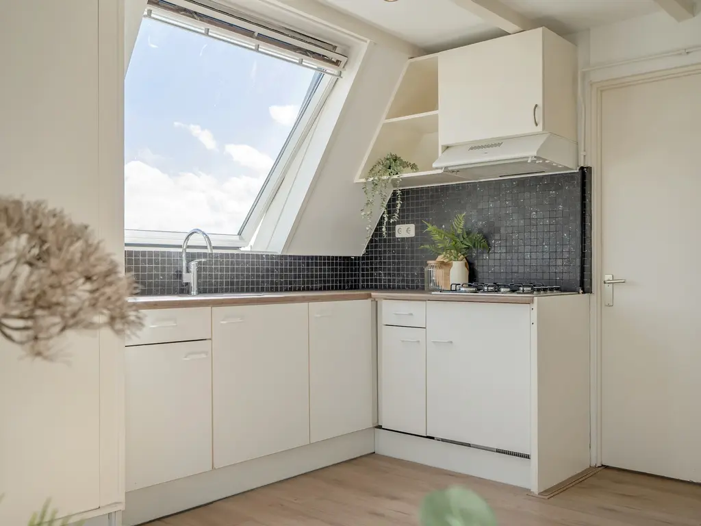 Edisonstraat 50B, 'S-GRAVENHAGE