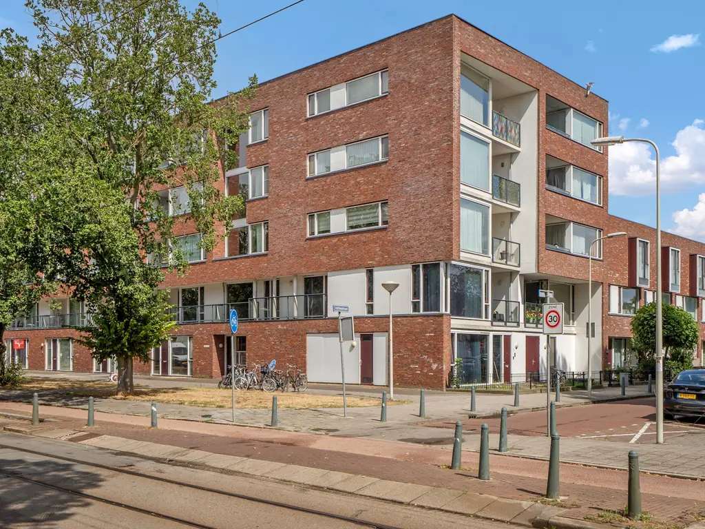 Dedemsvaartweg 614, 'S-GRAVENHAGE
