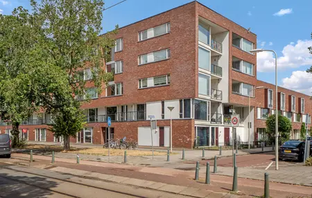 Dedemsvaartweg 614, 'S-GRAVENHAGE