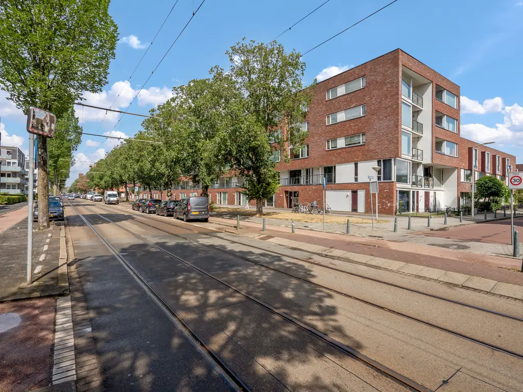 Dedemsvaartweg 614, 'S-GRAVENHAGE