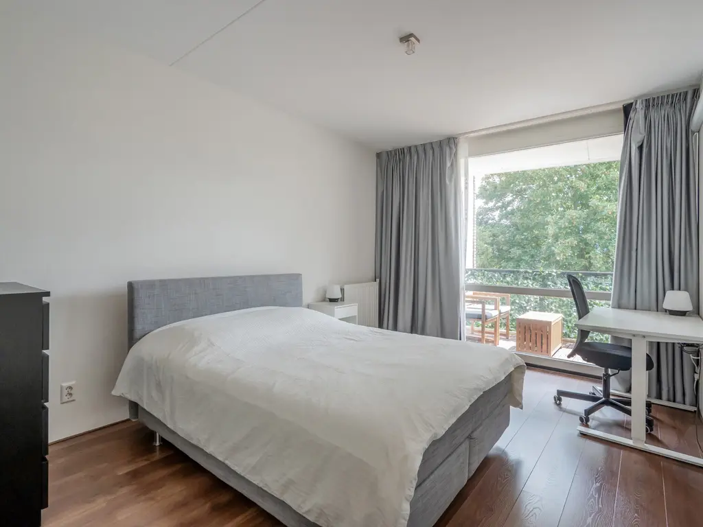 Dedemsvaartweg 614, 'S-GRAVENHAGE