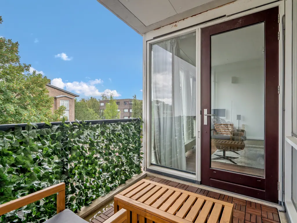 Dedemsvaartweg 614, 'S-GRAVENHAGE