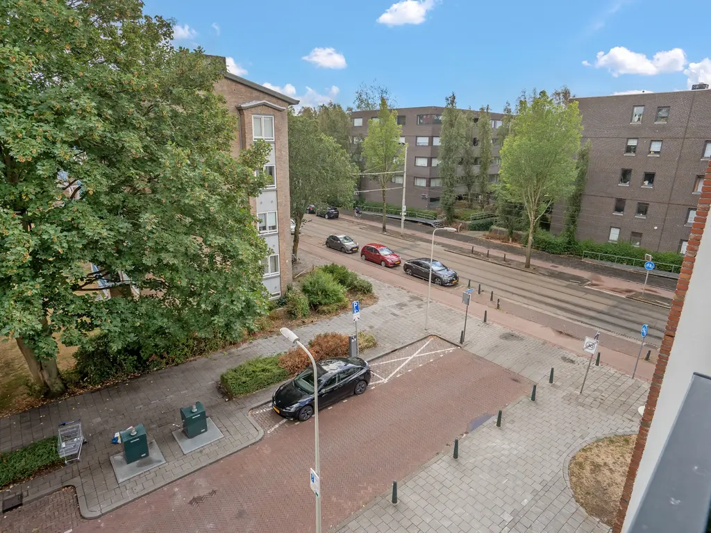 Dedemsvaartweg 614, 'S-GRAVENHAGE